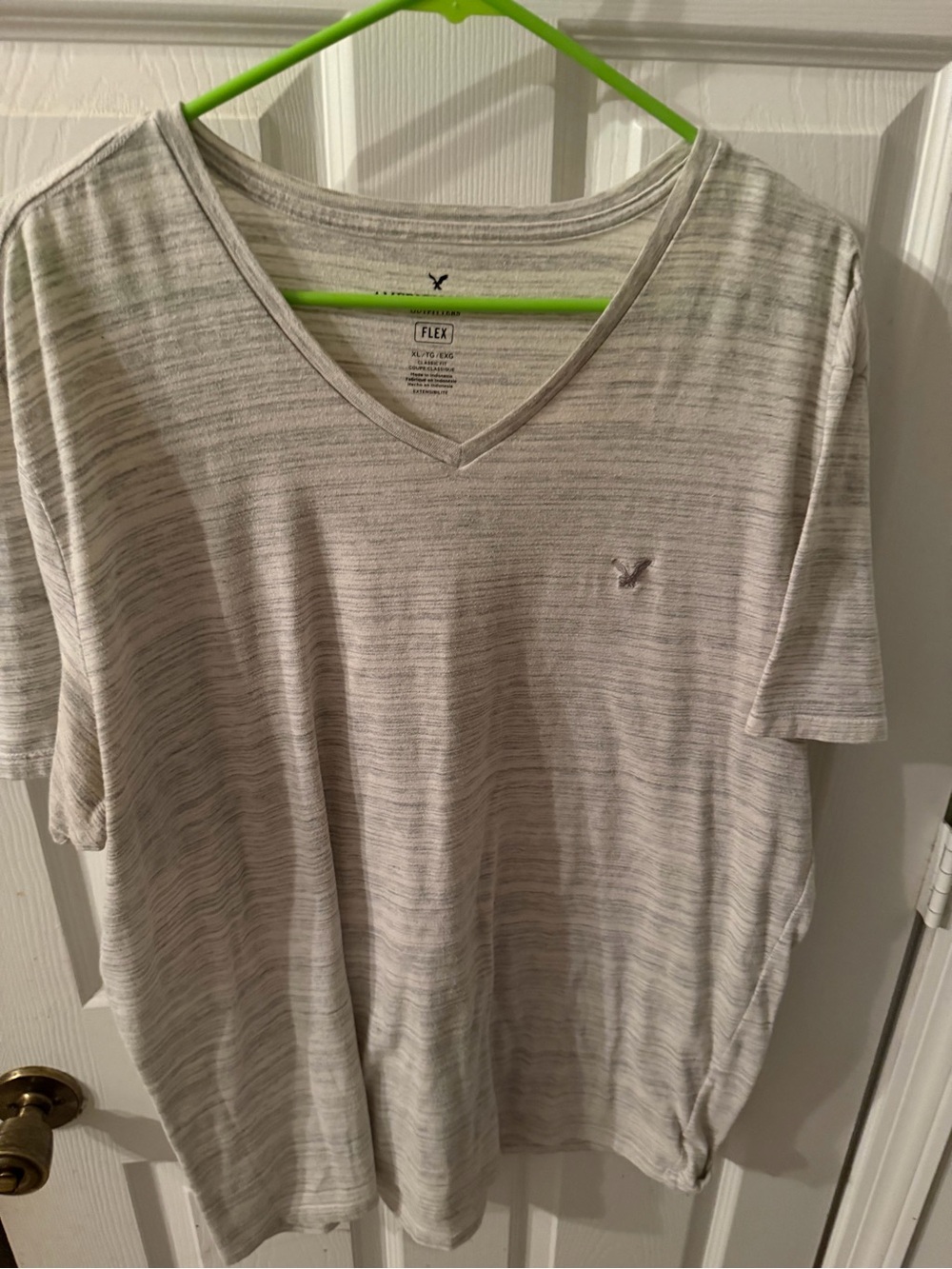 American Eagle Flex Men’s XL Classic Fit V-Neck T-Shirt Gray